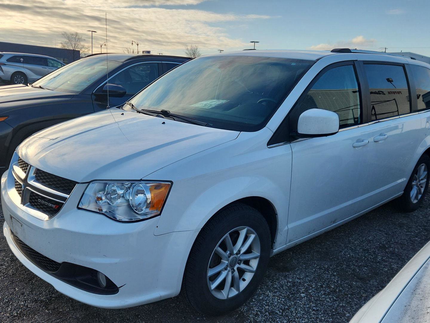 Used 2019 Dodge Grand Caravan SXT image 9