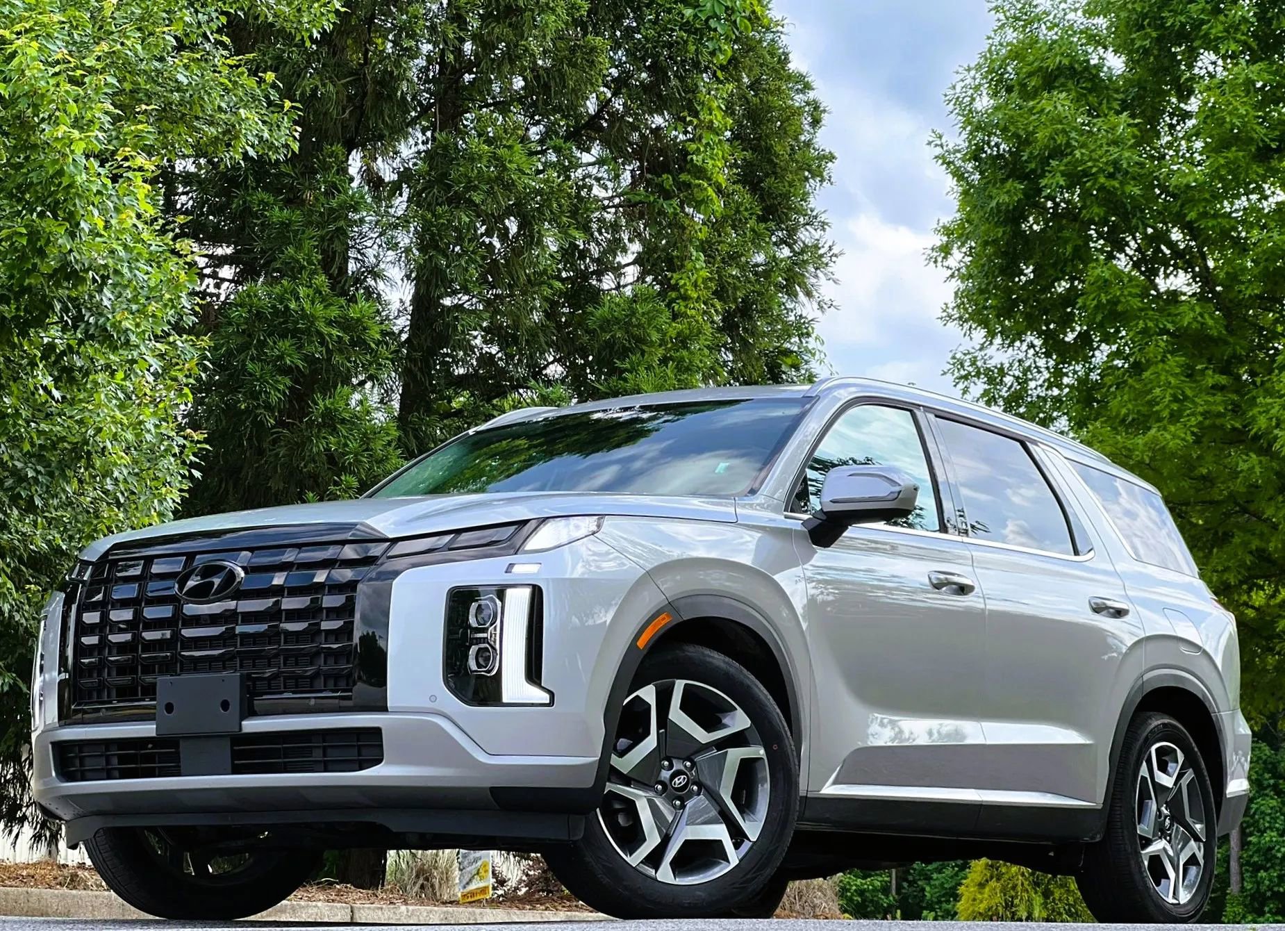 Used 2024 Hyundai Palisade Limited image 2