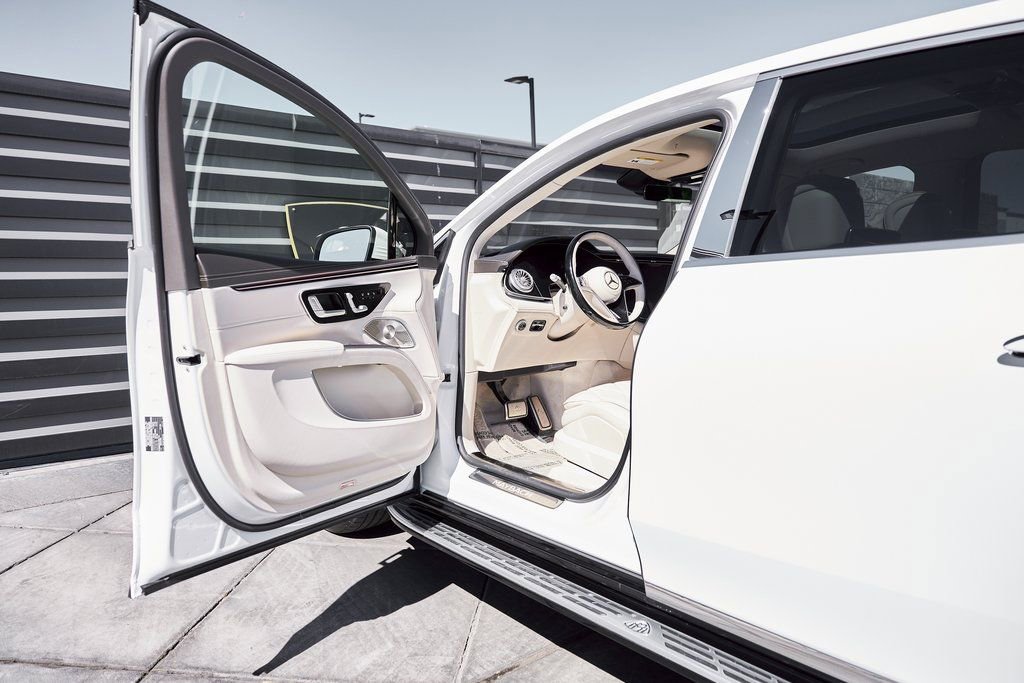 Used 2025 Mercedes-Benz Maybach EQS 680 4MATIC image 36