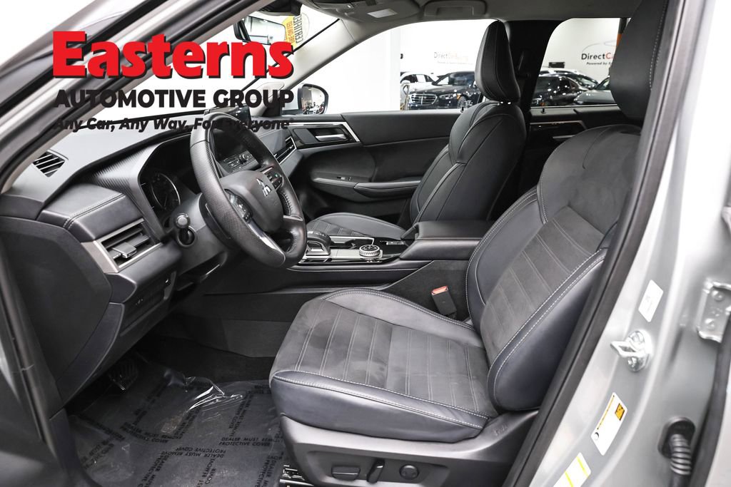 Used 2025 Mitsubishi Outlander SE image 14
