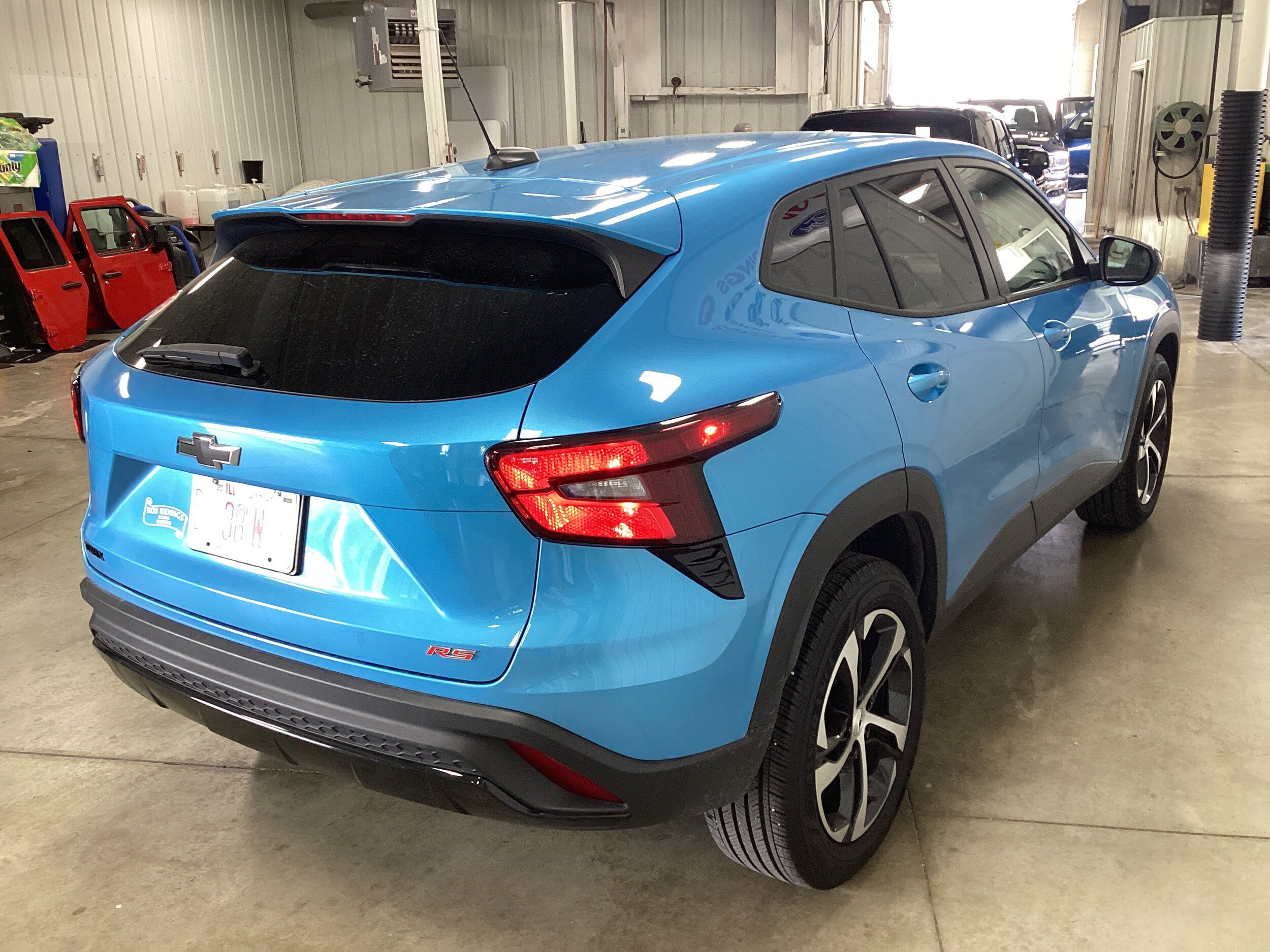 Used 2025 Chevrolet Trax RS FWD image 6
