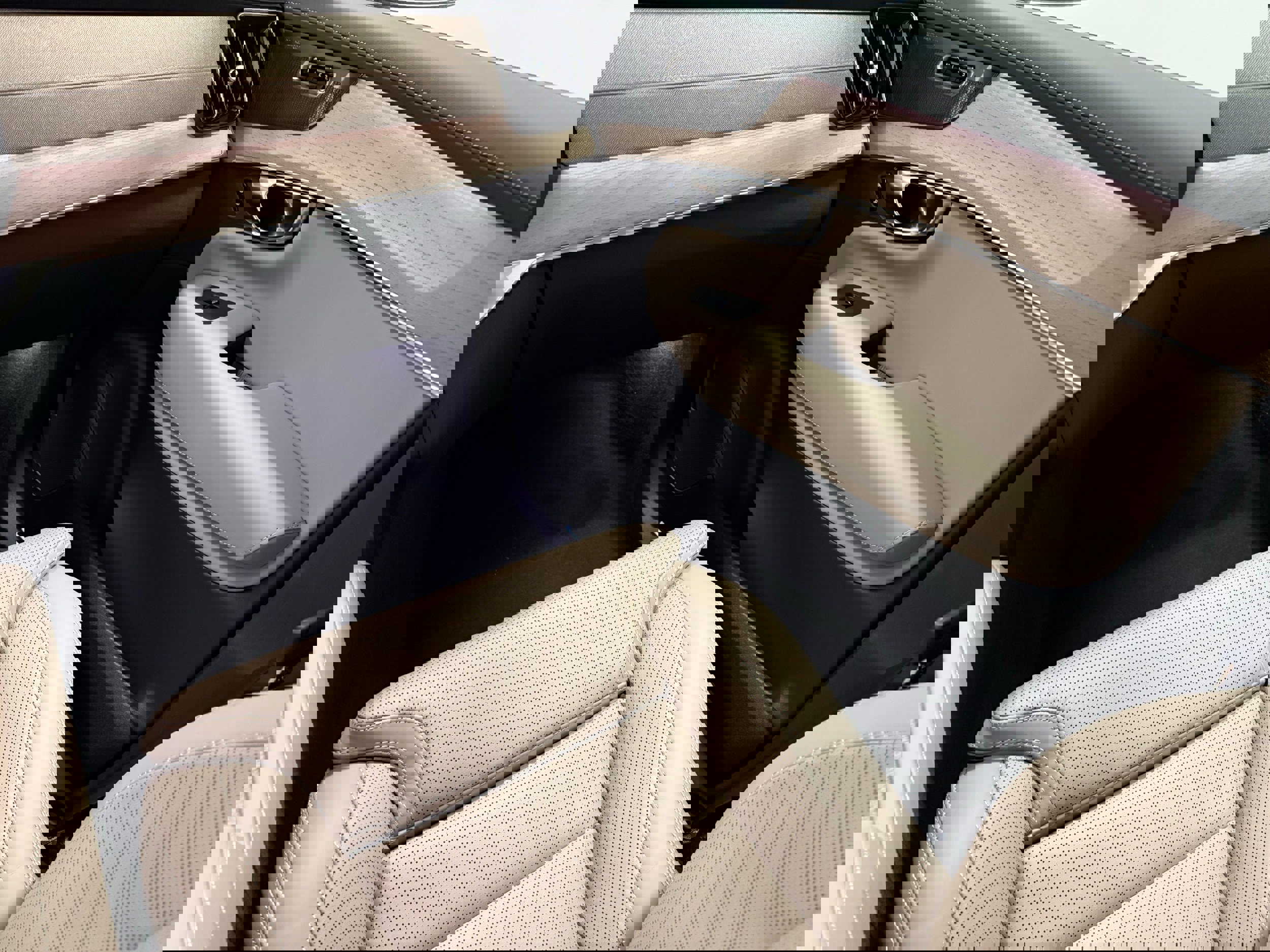 New 2026 Volvo XC90 B6 Ultra w/ Protection Package Premier image 28