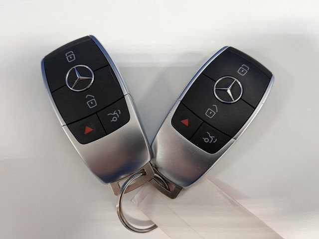 Used 2021 Mercedes-Benz GLC 300 4MATIC image 35