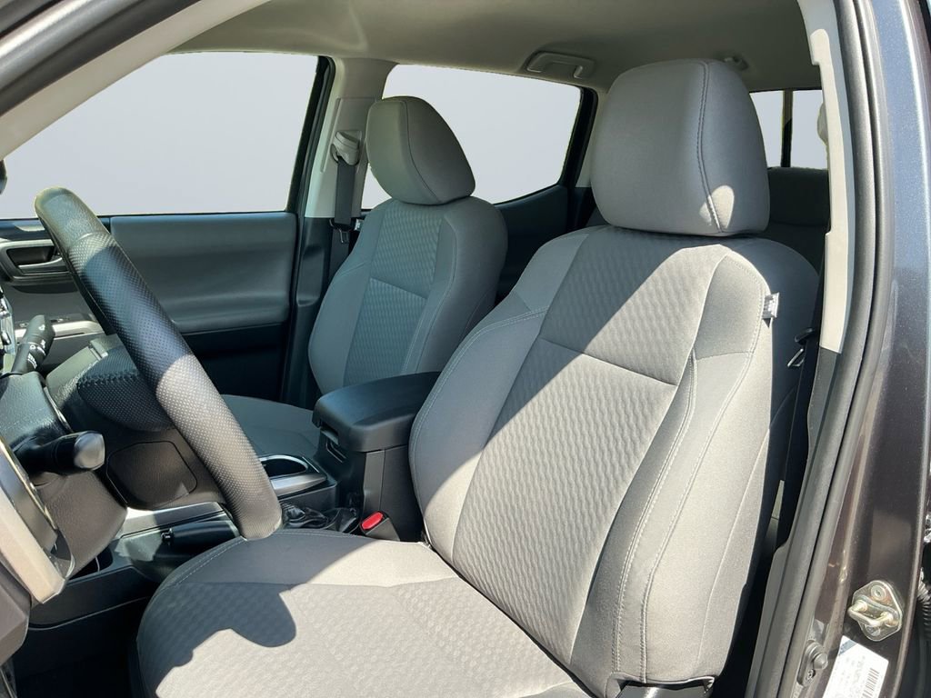 Used 2020 Toyota Tacoma SR5 AWD/4WD image 10