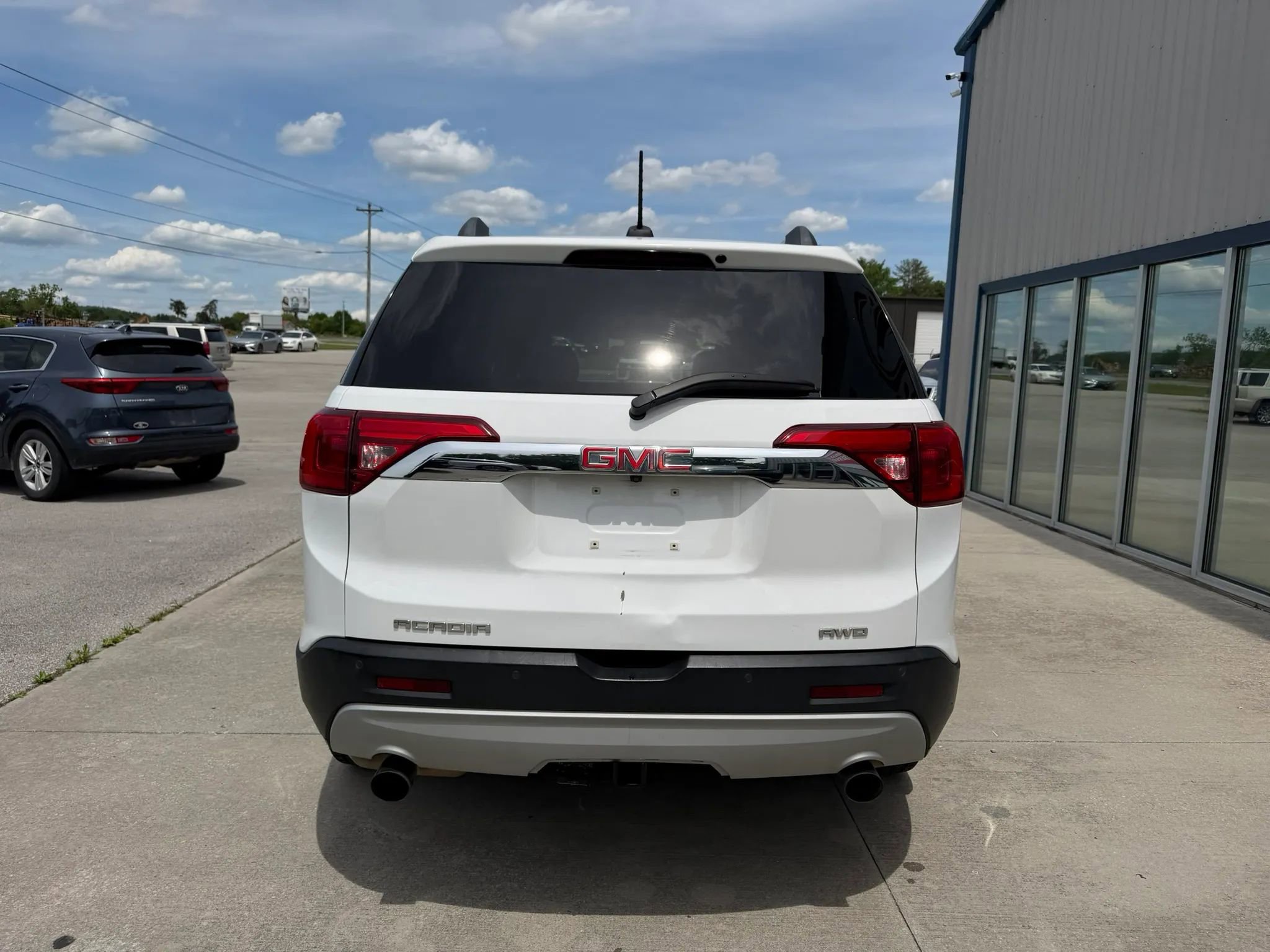 Used 2017 GMC Acadia SLE w/ Driver Alert Package I AWD/4WD image 22