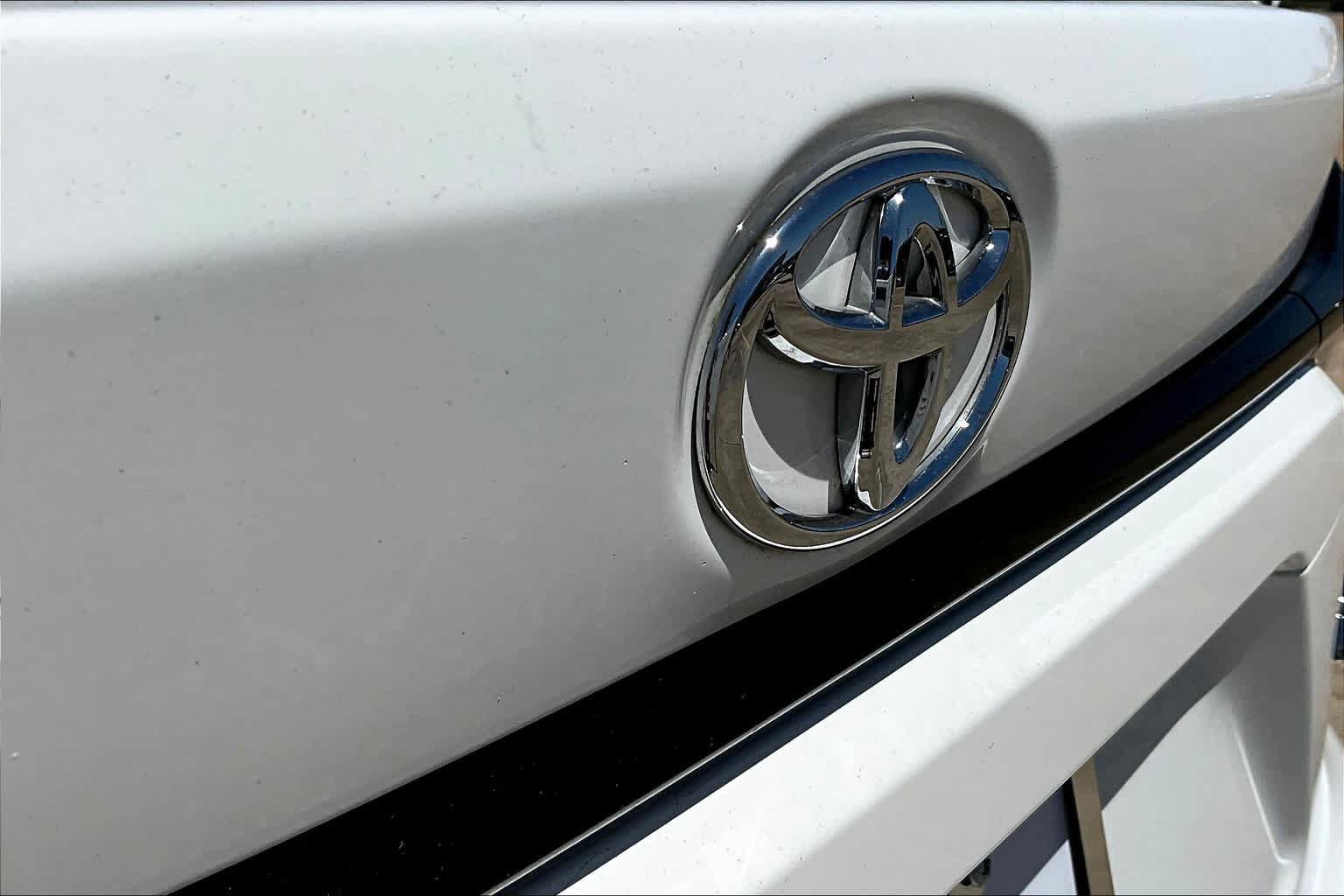 Used 2021 Toyota Corolla LE FWD image 31