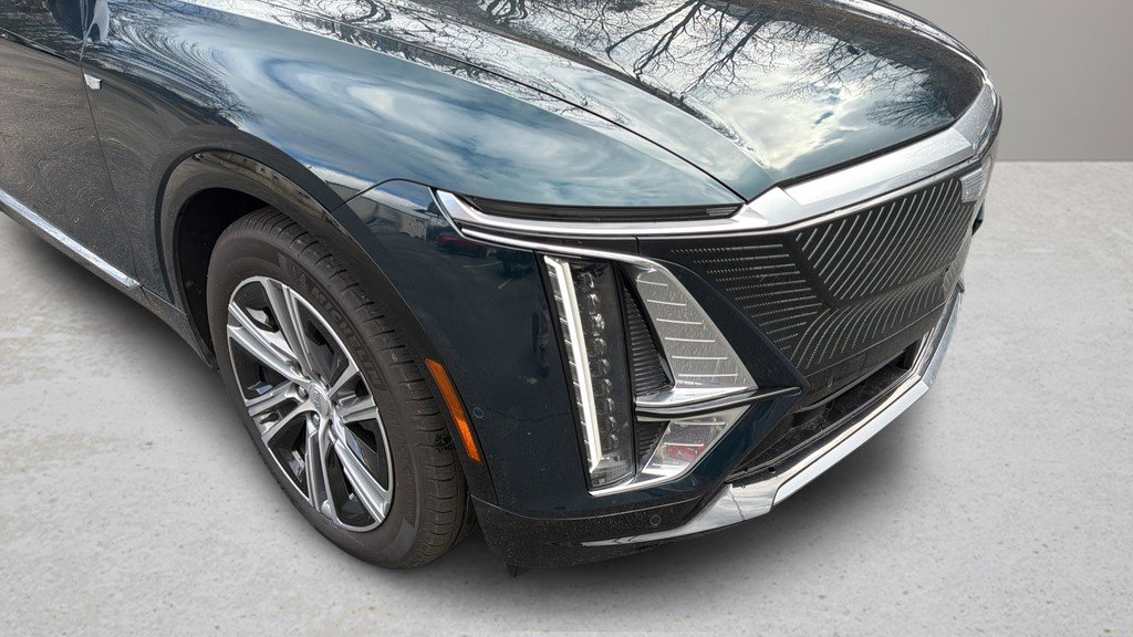 Certified 2025 Cadillac Lyriq Luxury AWD/4WD image 6