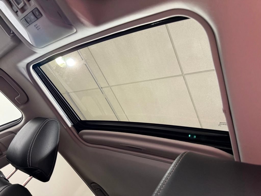 Used 2020 Toyota RAV4 XLE w/ Convenience Package AWD/4WD image 18