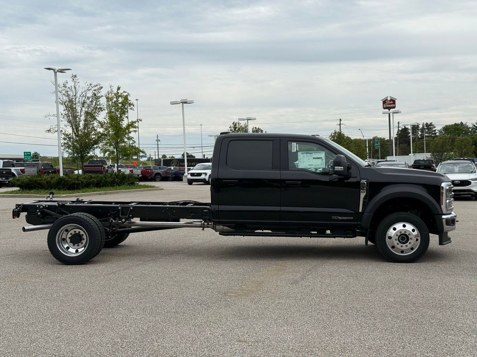 New 2026 Ford F550 4x4 Crew Cab image 7
