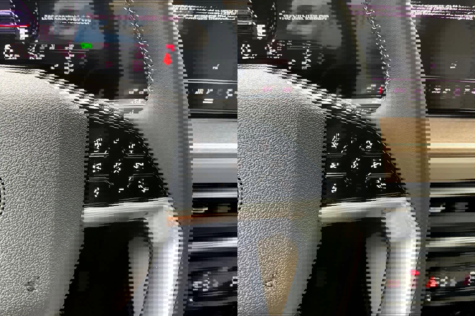 Used 2025 Audi Q5 Premium Plus w/ Premium Plus image 25