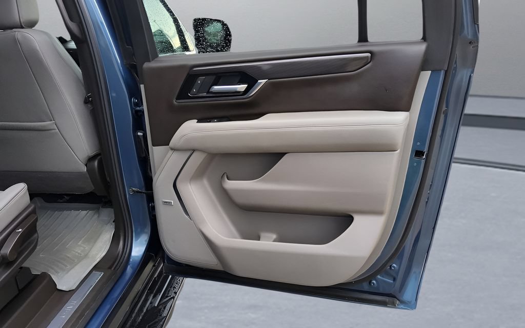 Used 2025 GMC Yukon XL Elevation AWD/4WD image 40