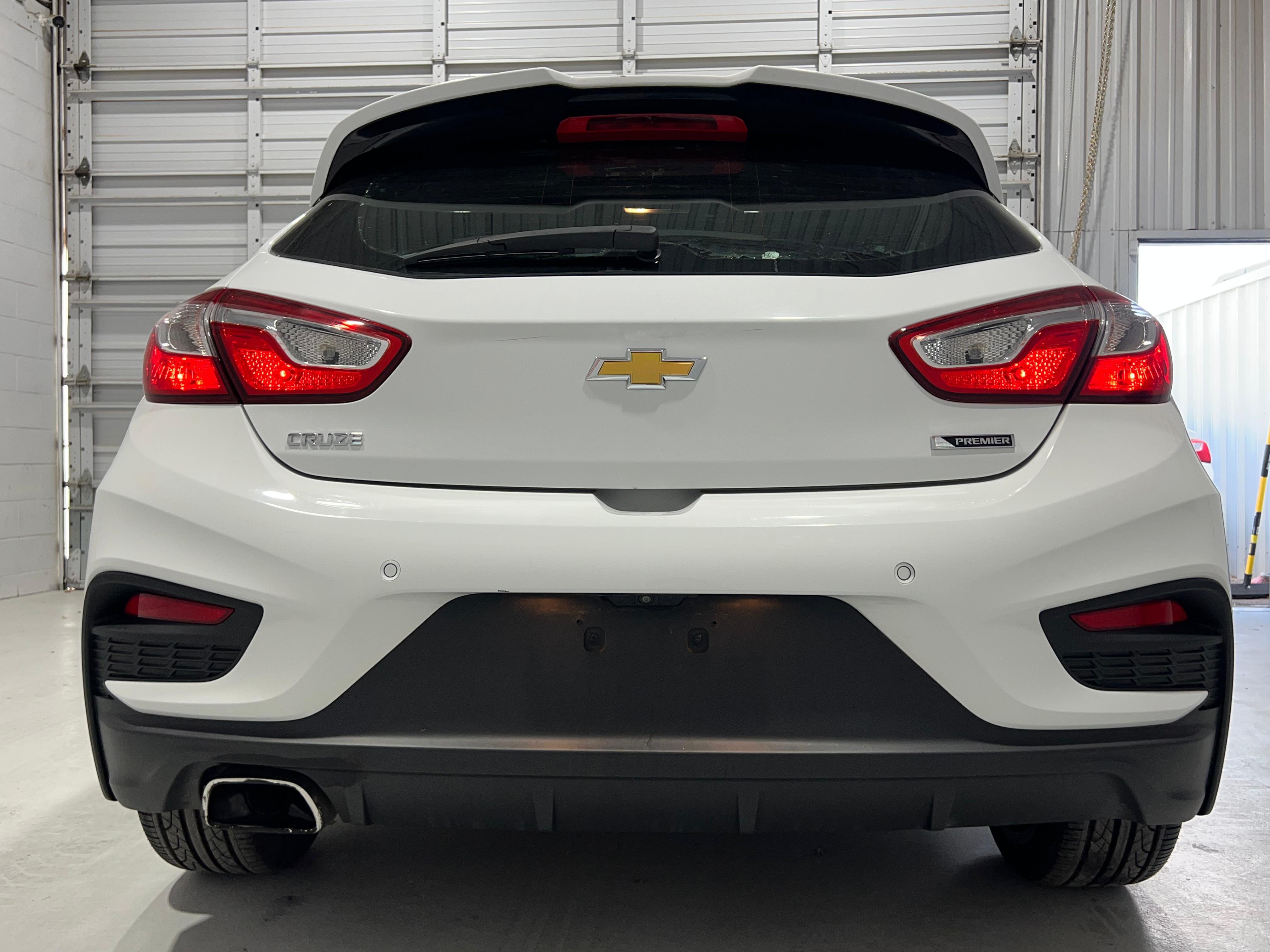 Used 2018 Chevrolet Cruze Premier FWD image 4