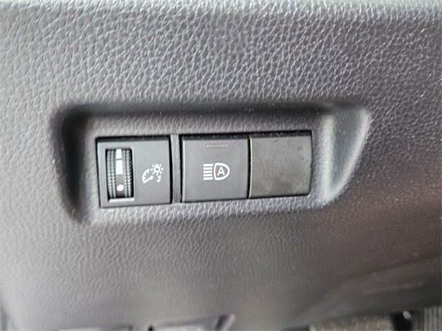 Used 2019 Toyota RAV4 LE image 28