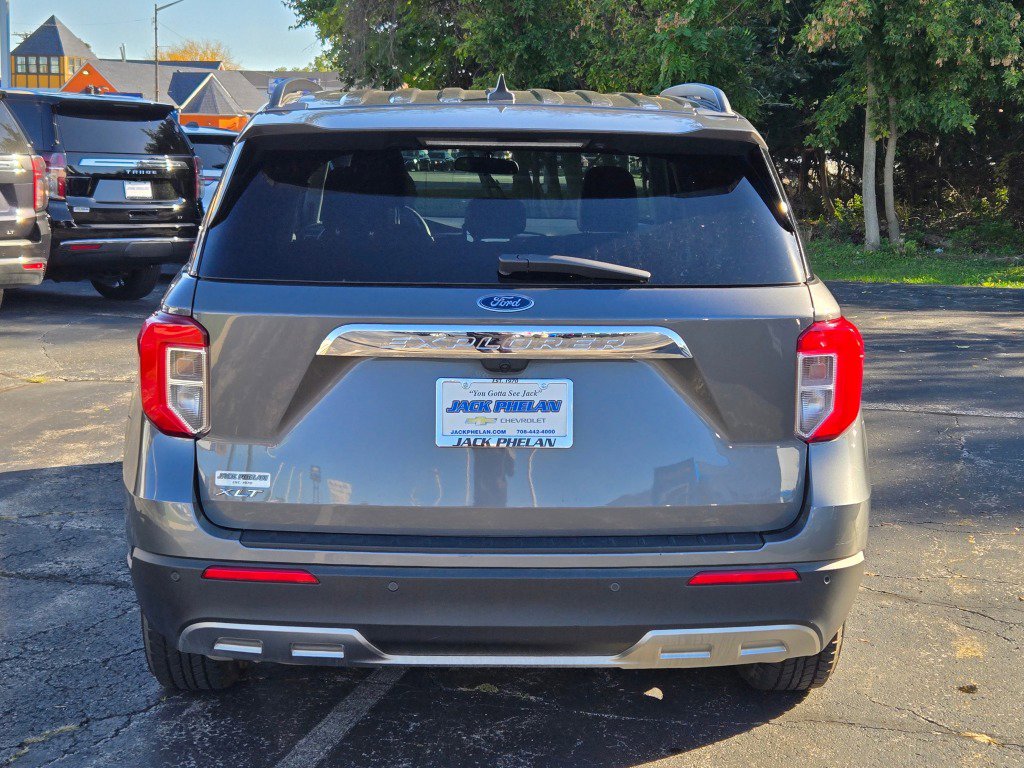 Used 2024 Ford Explorer XLT w/ Equipment Group 202A RWD image 14