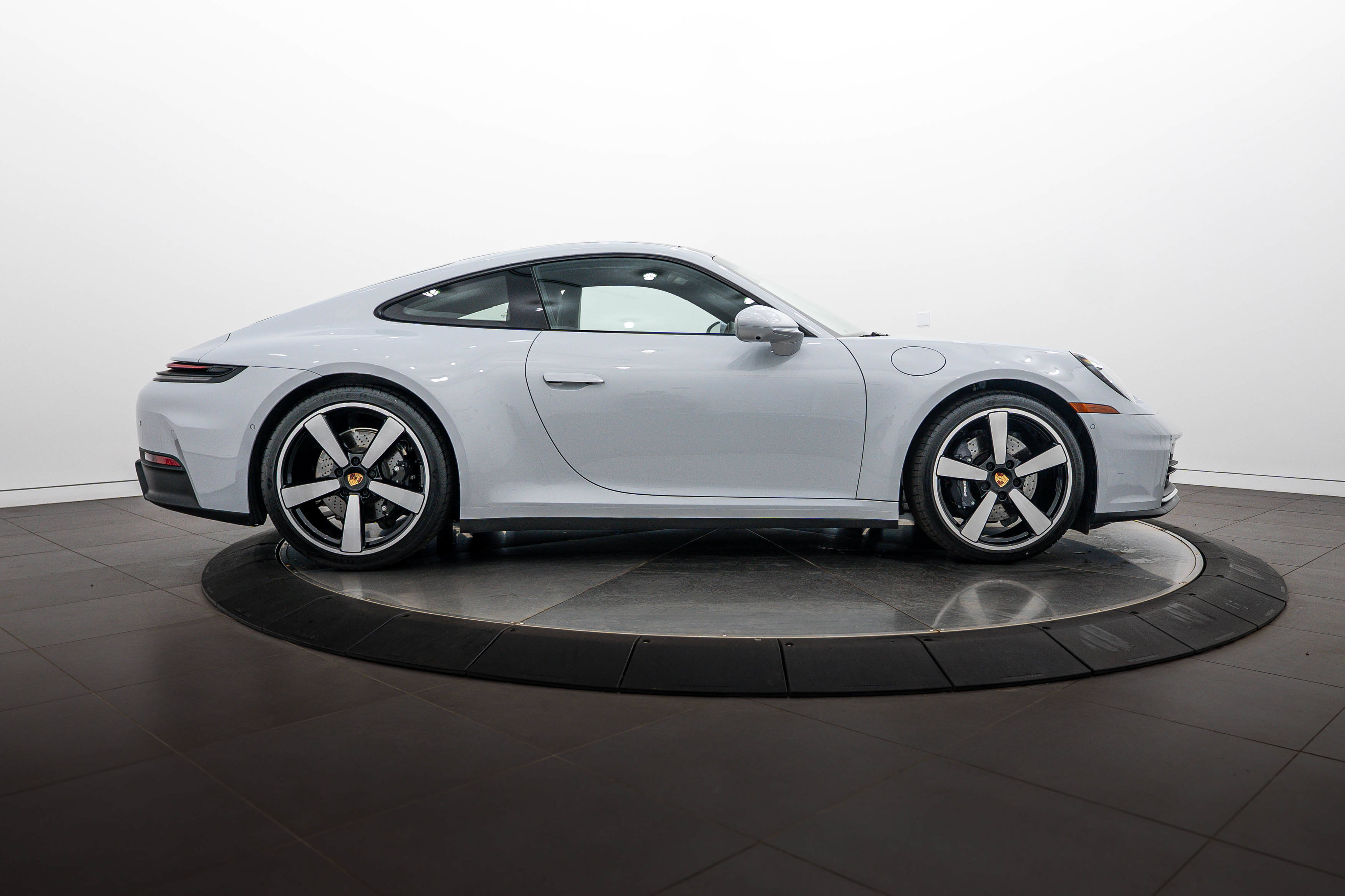 Certified 2025 Porsche 911 Carrera RWD image 8