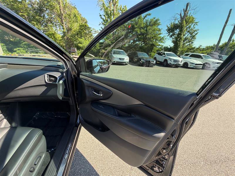Used 2023 Nissan Murano SV w/ SV Midnight Edition Package FWD image 12