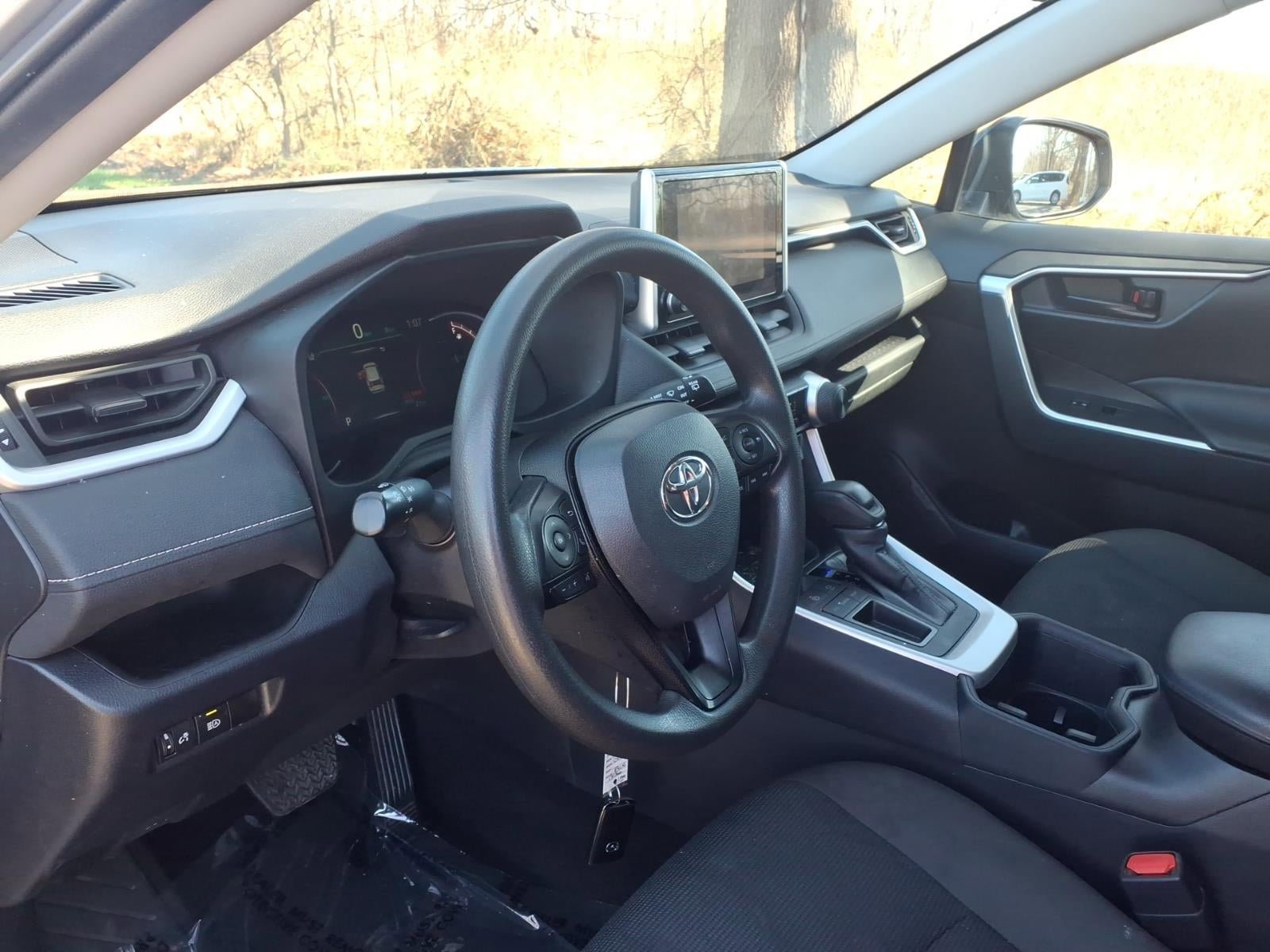 Used 2024 Toyota RAV4 LE FWD image 7