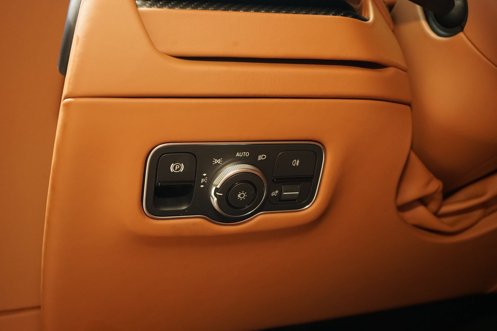 Used 2025 Aston Martin DB12 Coupe RWD image 32