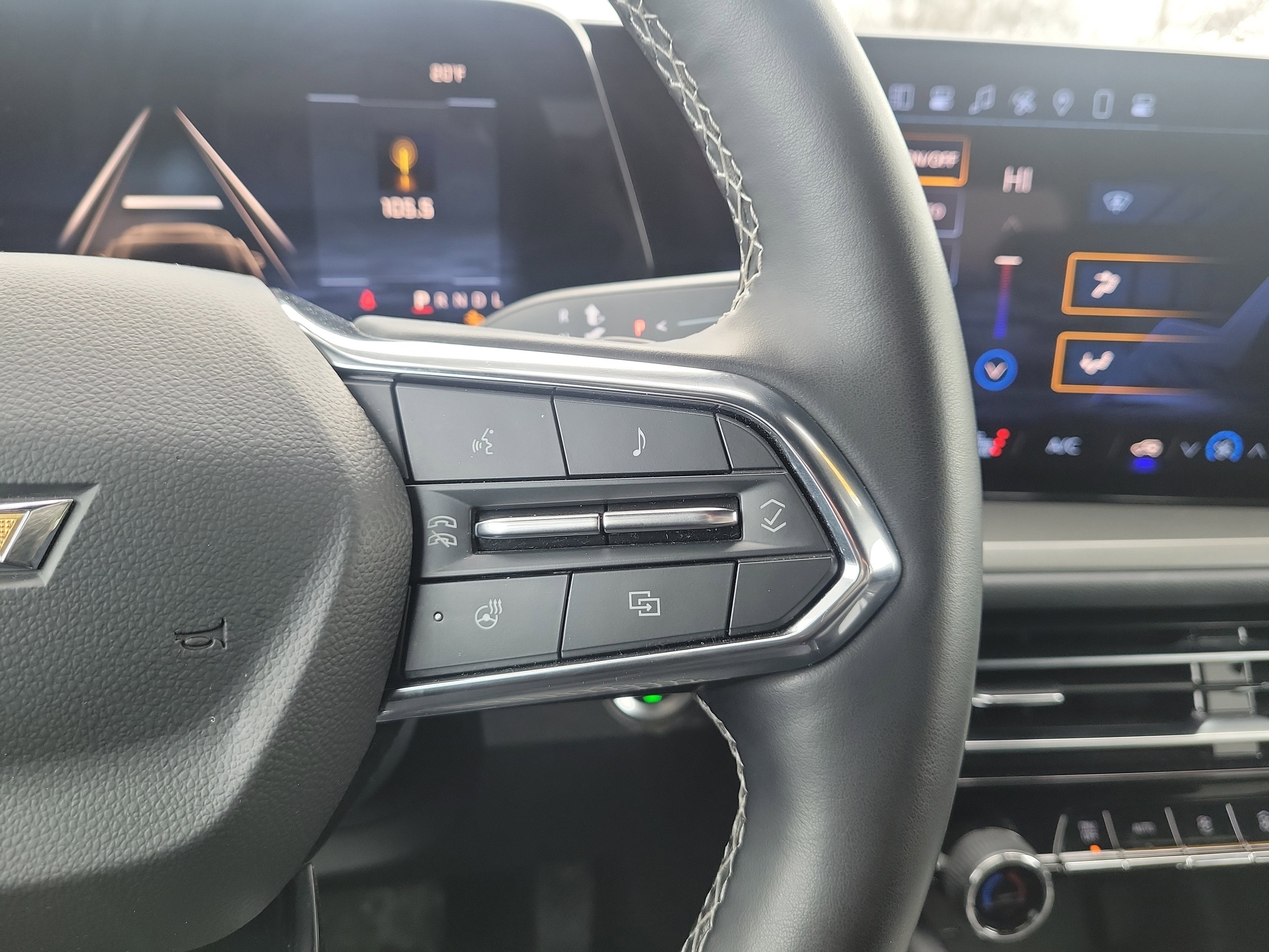 Used 2024 Chevrolet Traverse LT image 23