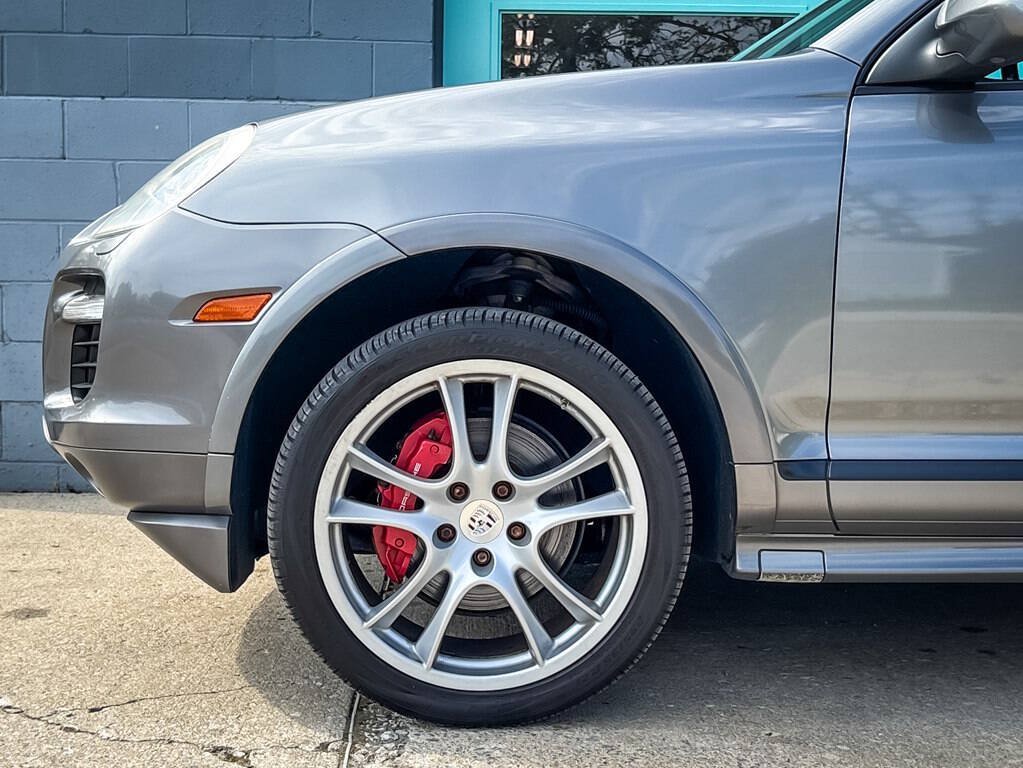 Used 2010 Porsche Cayenne GTS AWD/4WD image 5