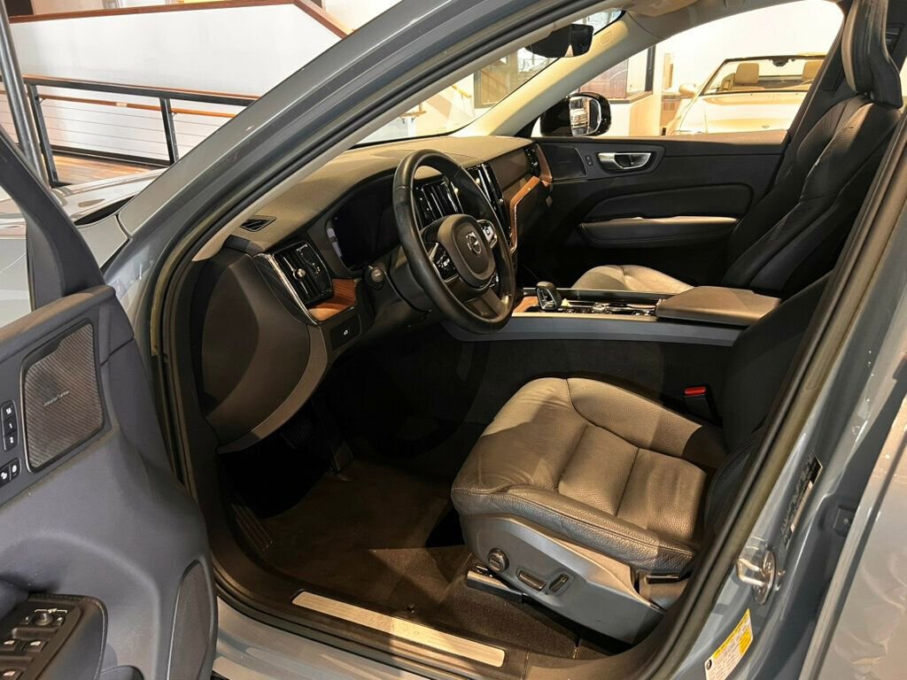 Used 2023 Volvo XC60 B5 Plus image 15