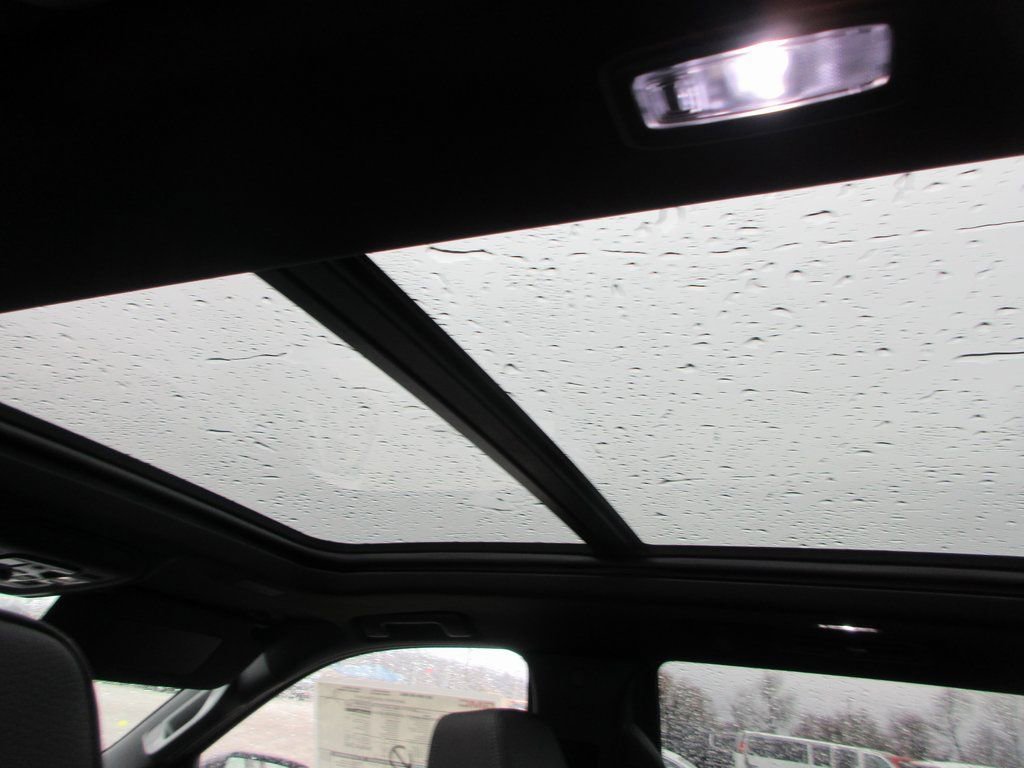 New 2026 GMC Yukon Denali w/ Sun & Power Step Package image 15