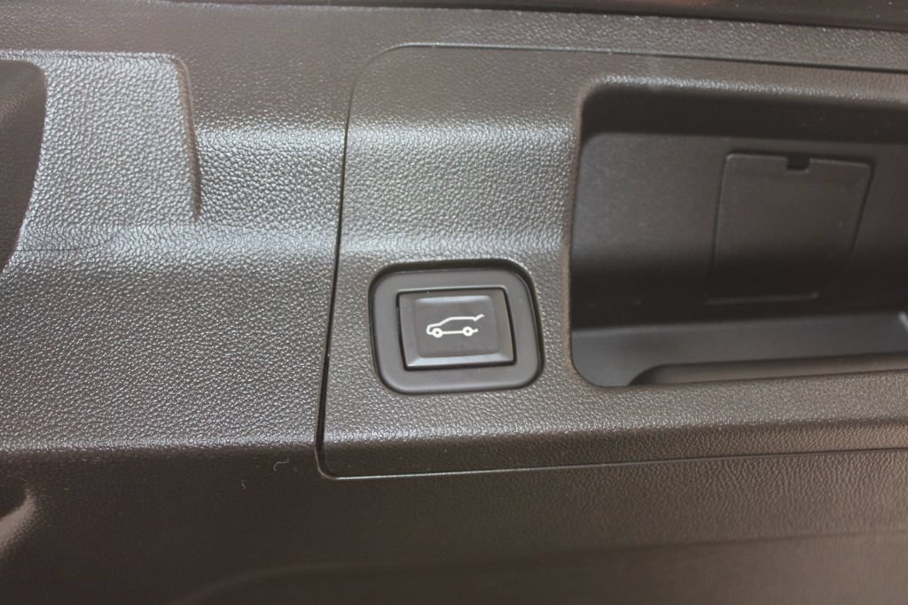 Used 2021 GMC Acadia Denali w/ Denali Technology Package FWD image 15