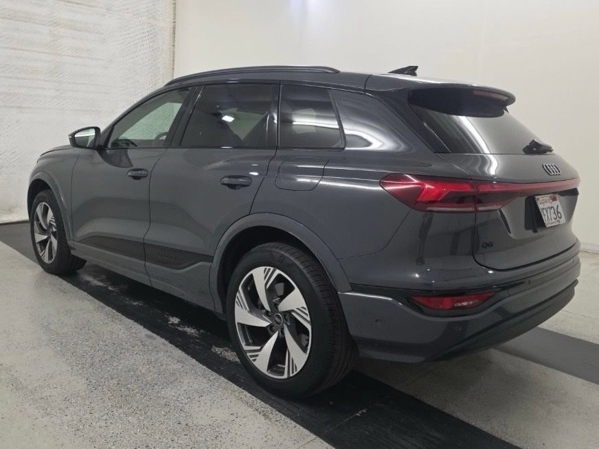 Used 2025 Audi Q6 e-tron Premium Plus w/ Premium Plus AWD/4WD image 2