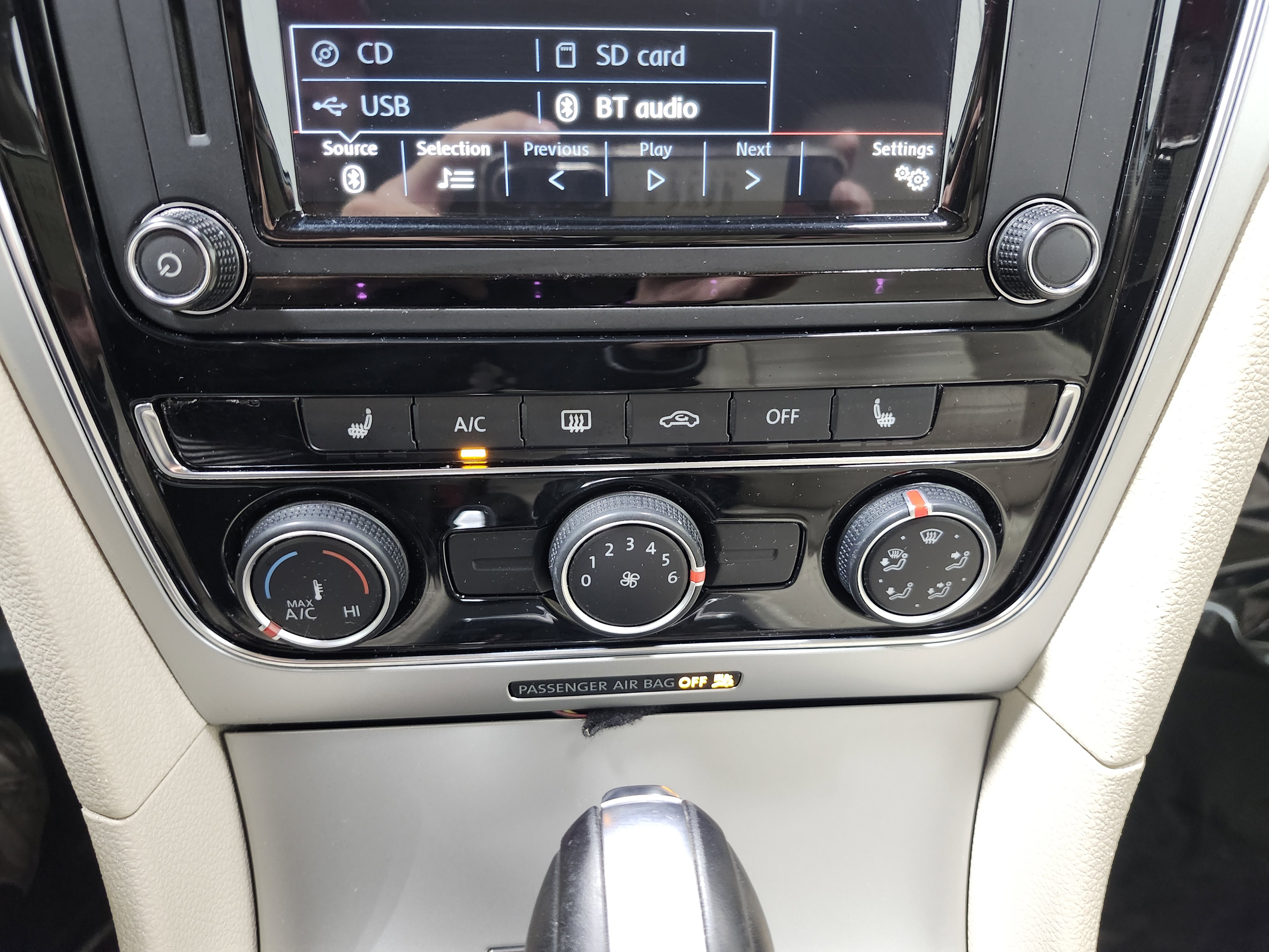 Used 2019 Volkswagen Passat 2.0T Wolfsburg w/ Wheels & Sunroof Package image 32