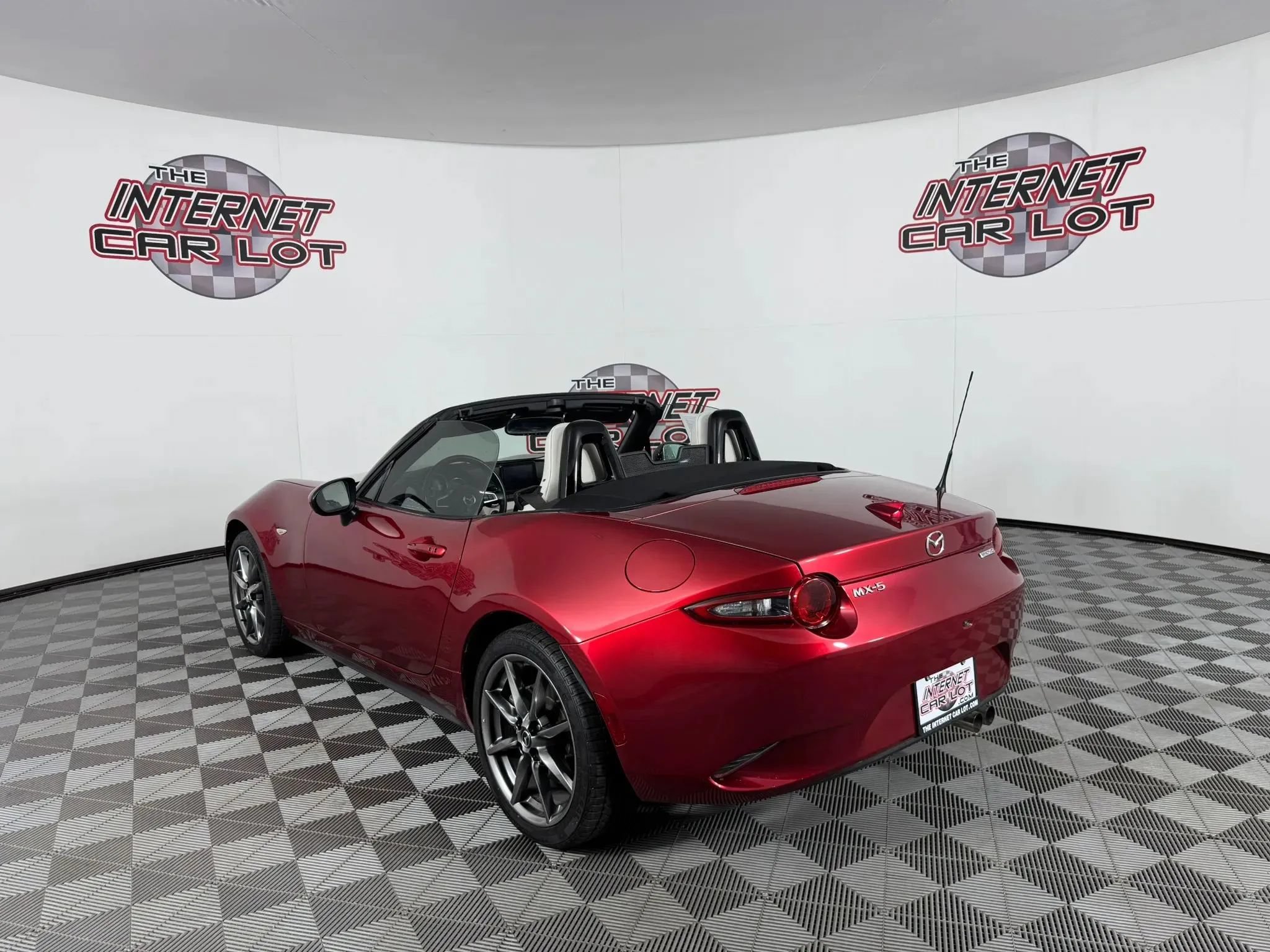 Used 2021 MAZDA MX-5 Miata Grand Touring RWD image 8