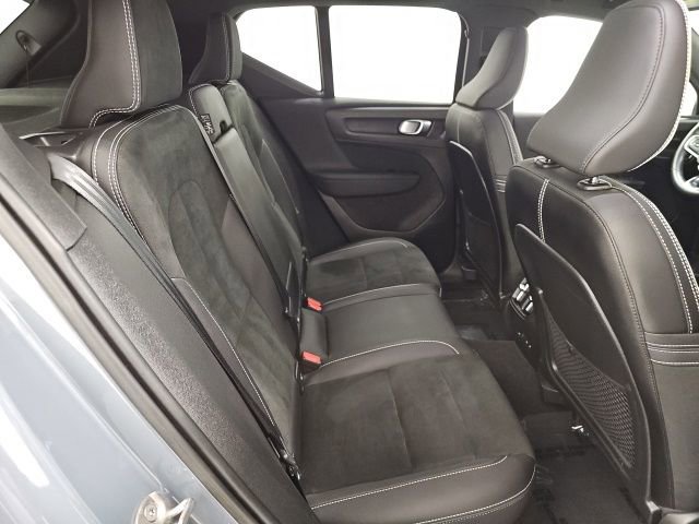 Used 2022 Volvo XC40 P8 Recharge Ultimate image 33
