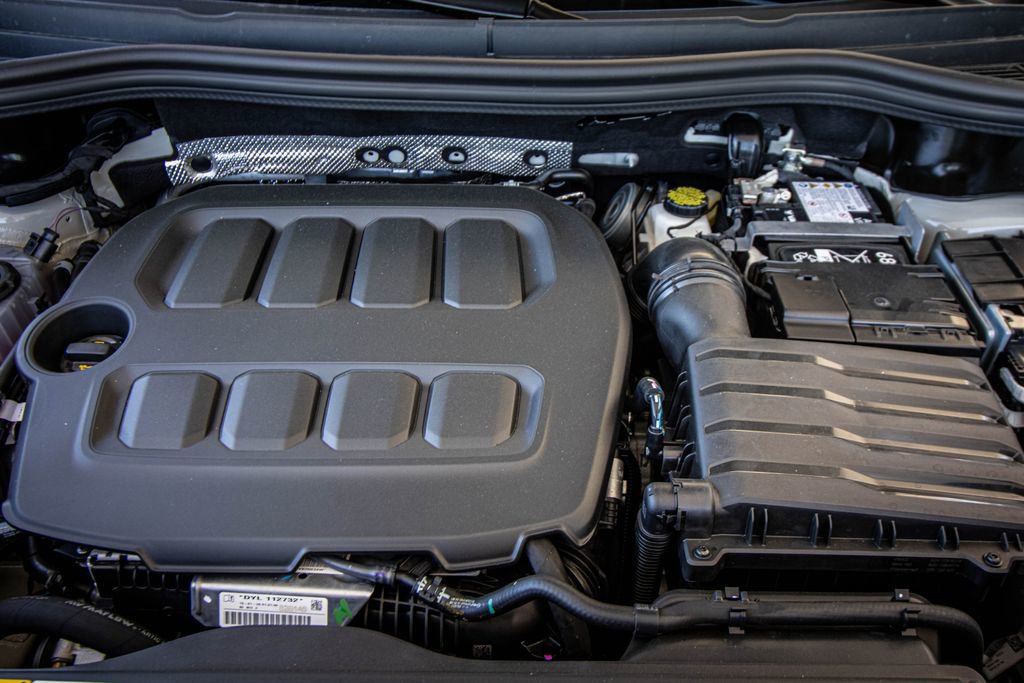 New 2026 Volkswagen Tiguan SE R-Line FWD image 11