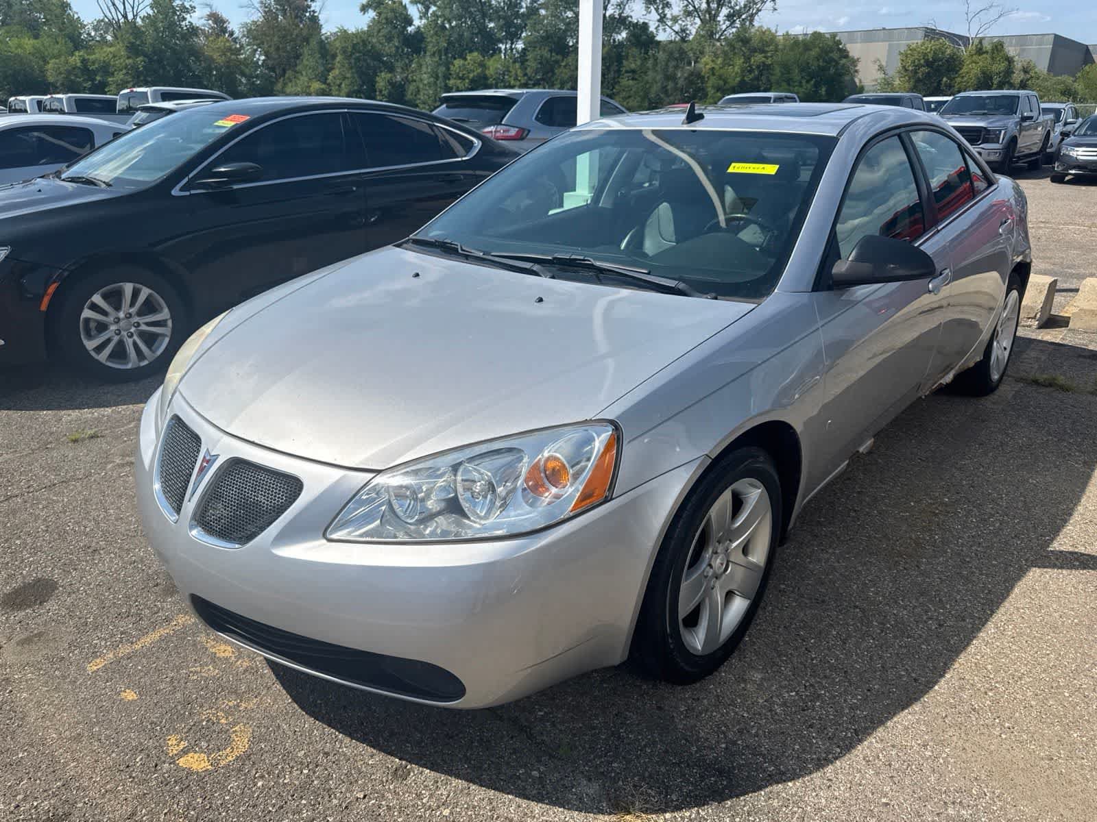 Used 2009 Pontiac G6 Sedan w/ Sun And Sound Package FWD image 2