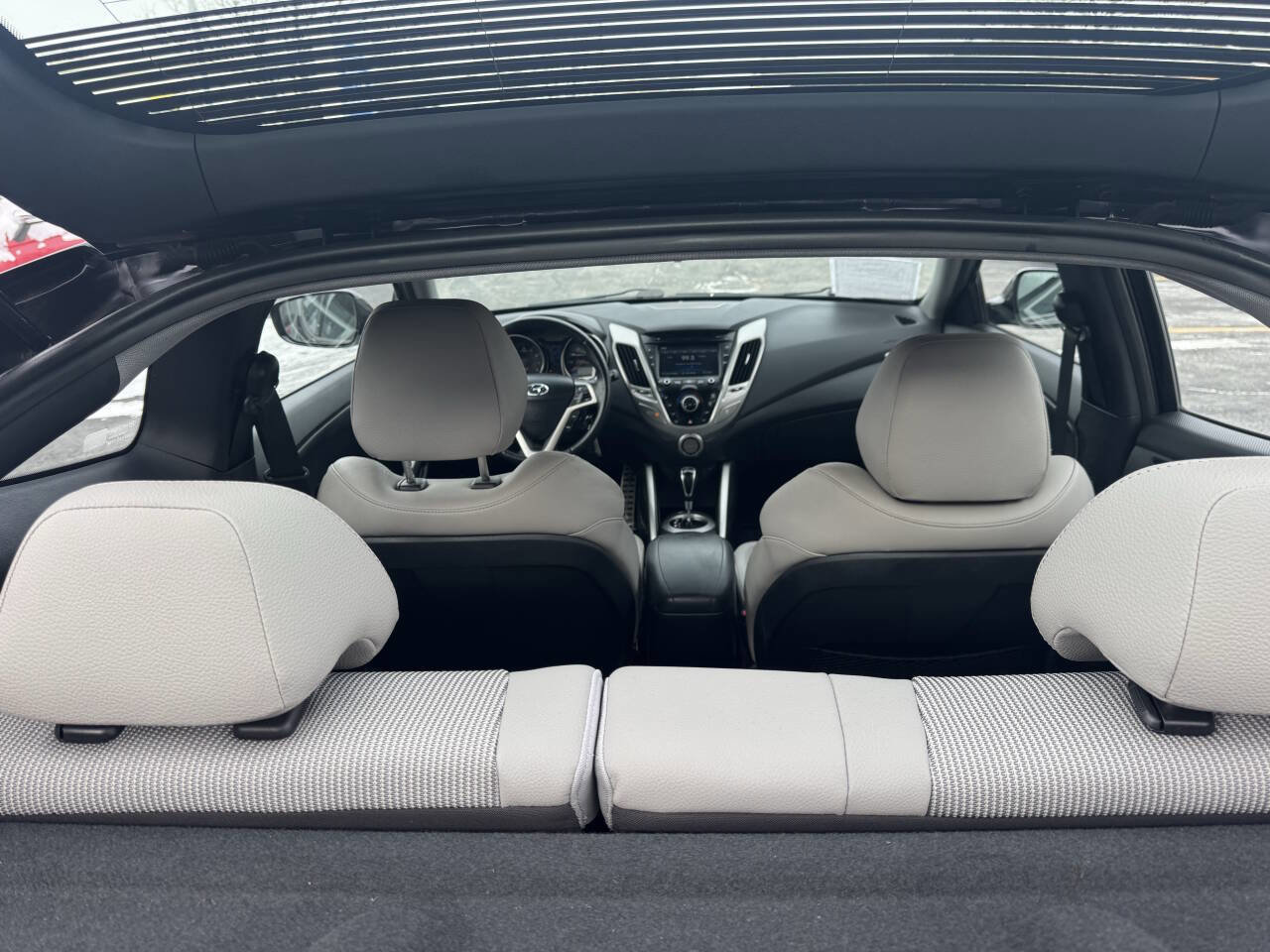 Used 2013 Hyundai Veloster w/ Style Pkg image 19