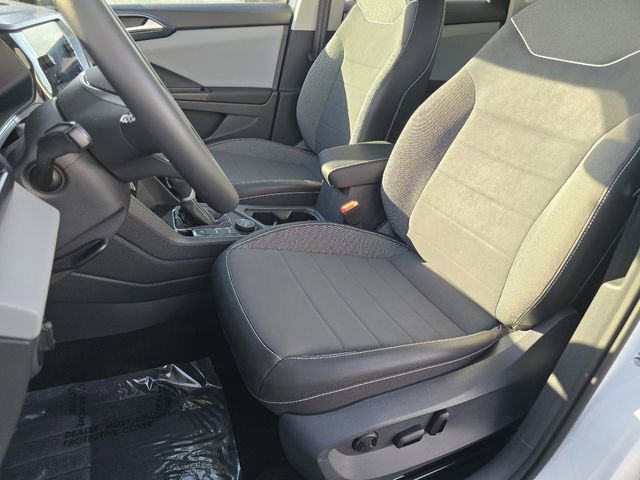 Used 2023 Volkswagen Taos SE w/ Panoramic Sunroof Package image 33