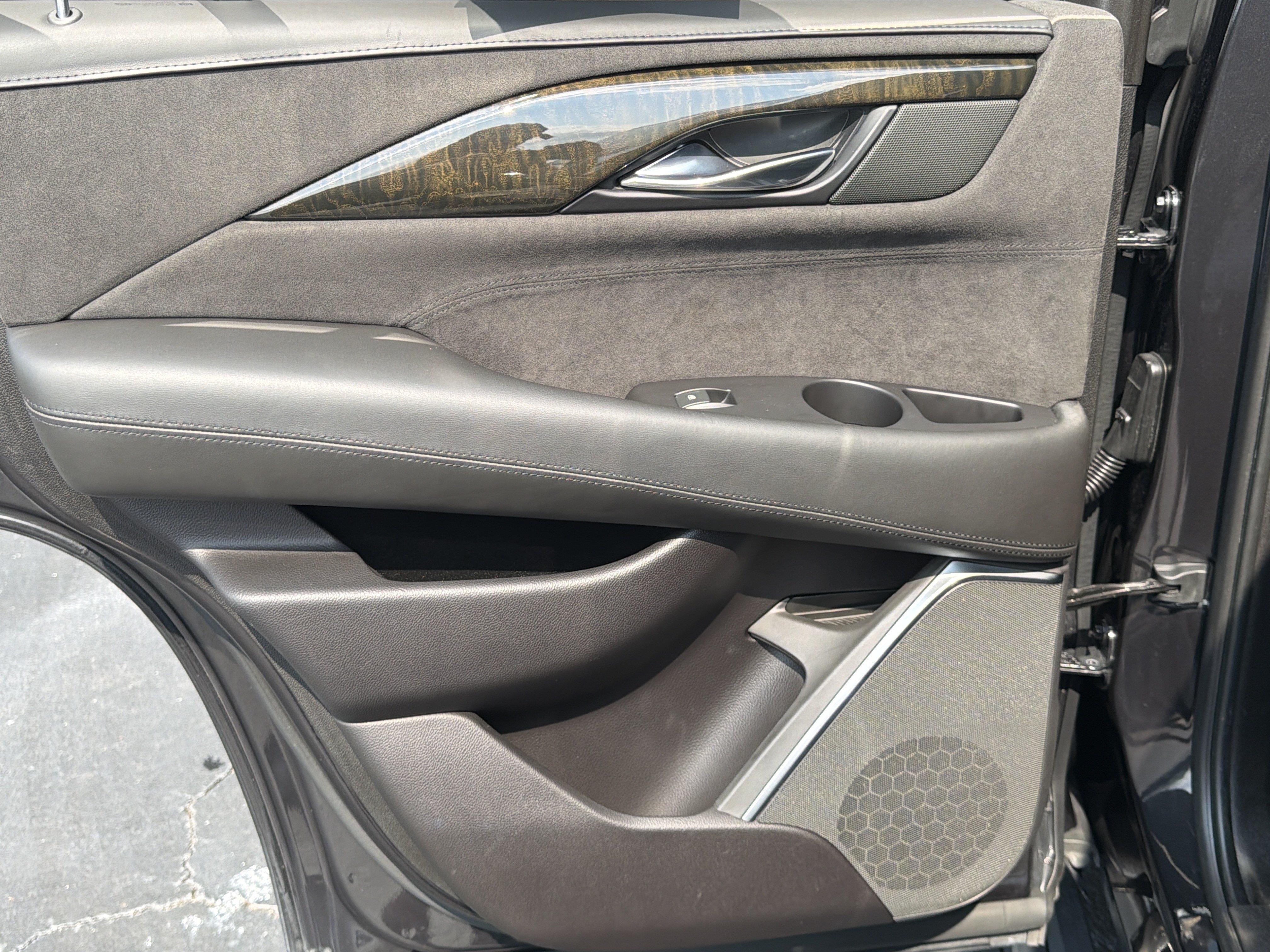 Used 2019 Cadillac Escalade Platinum AWD/4WD image 27