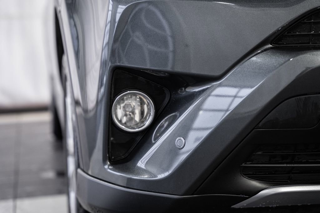 Used 2016 Toyota RAV4 Limited w/ Advanced Technology Package image 11