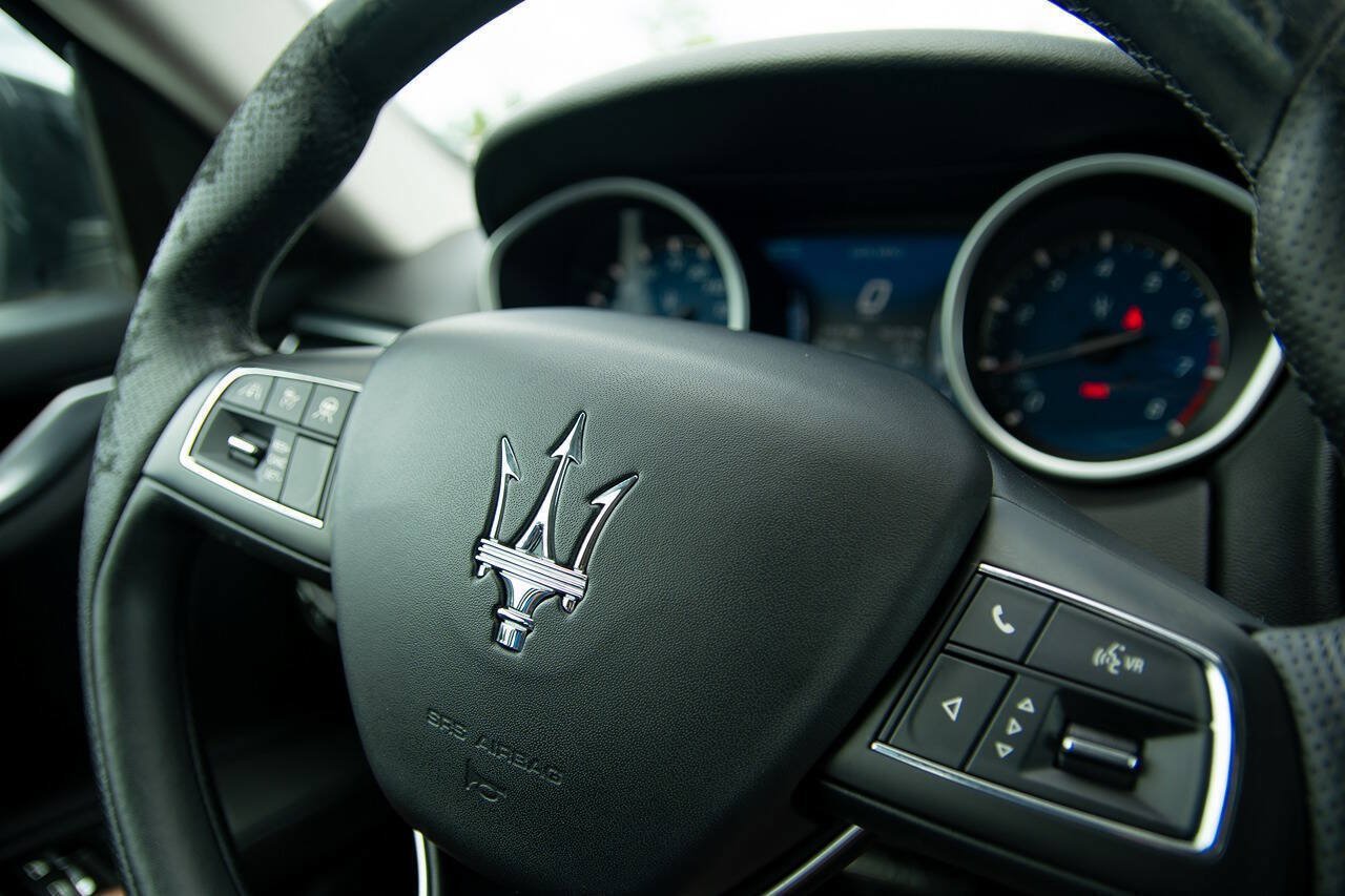 Used 2020 Maserati Ghibli RWD image 41