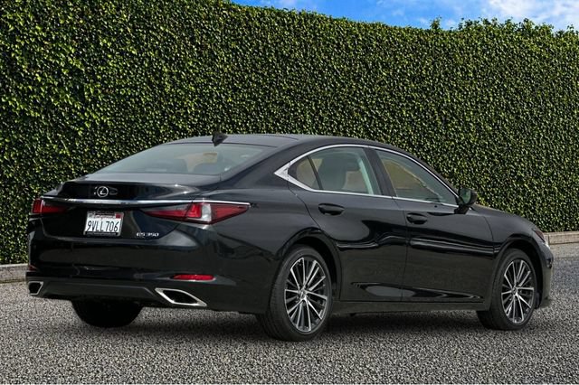 Used 2025 Lexus ES 350 w/ Premium Package FWD image 4