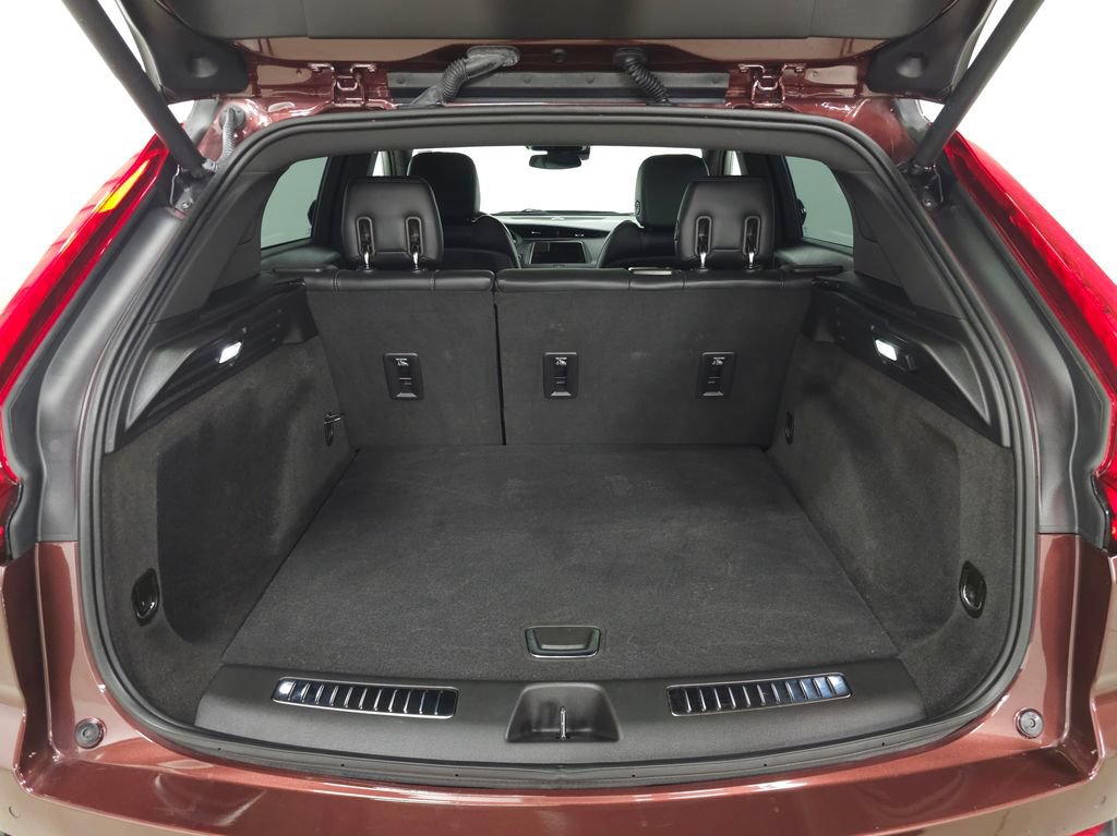 Used 2023 Cadillac XT4 Premium Luxury AWD/4WD image 6