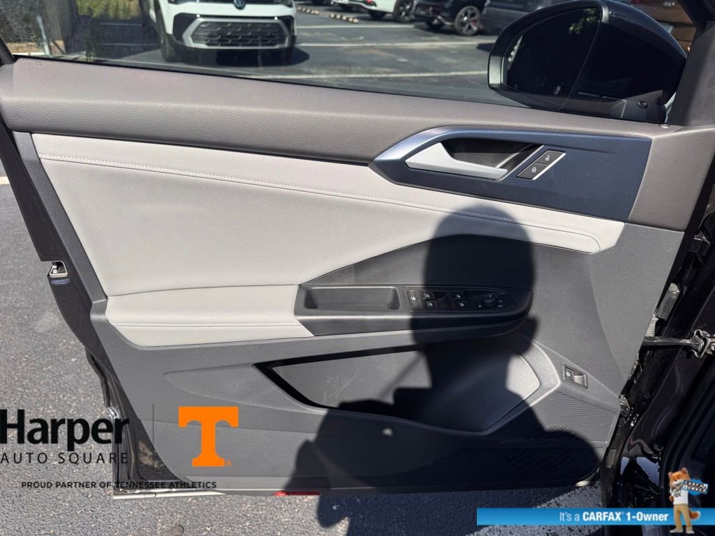 Used 2024 Volkswagen Taos SE FWD image 19