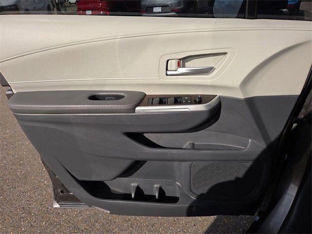 Used 2024 Toyota Sienna XLE image 17