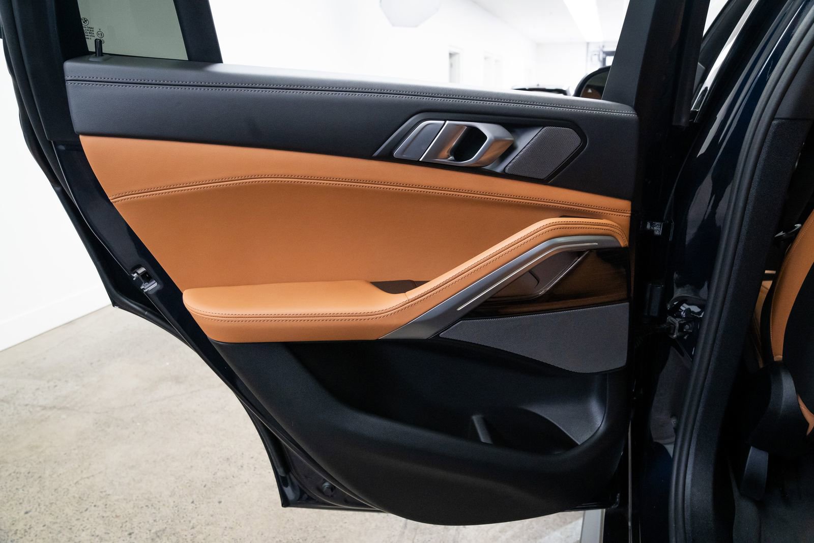 Used 2026 BMW X6 xDrive40i w/ Climate Comfort Package image 19