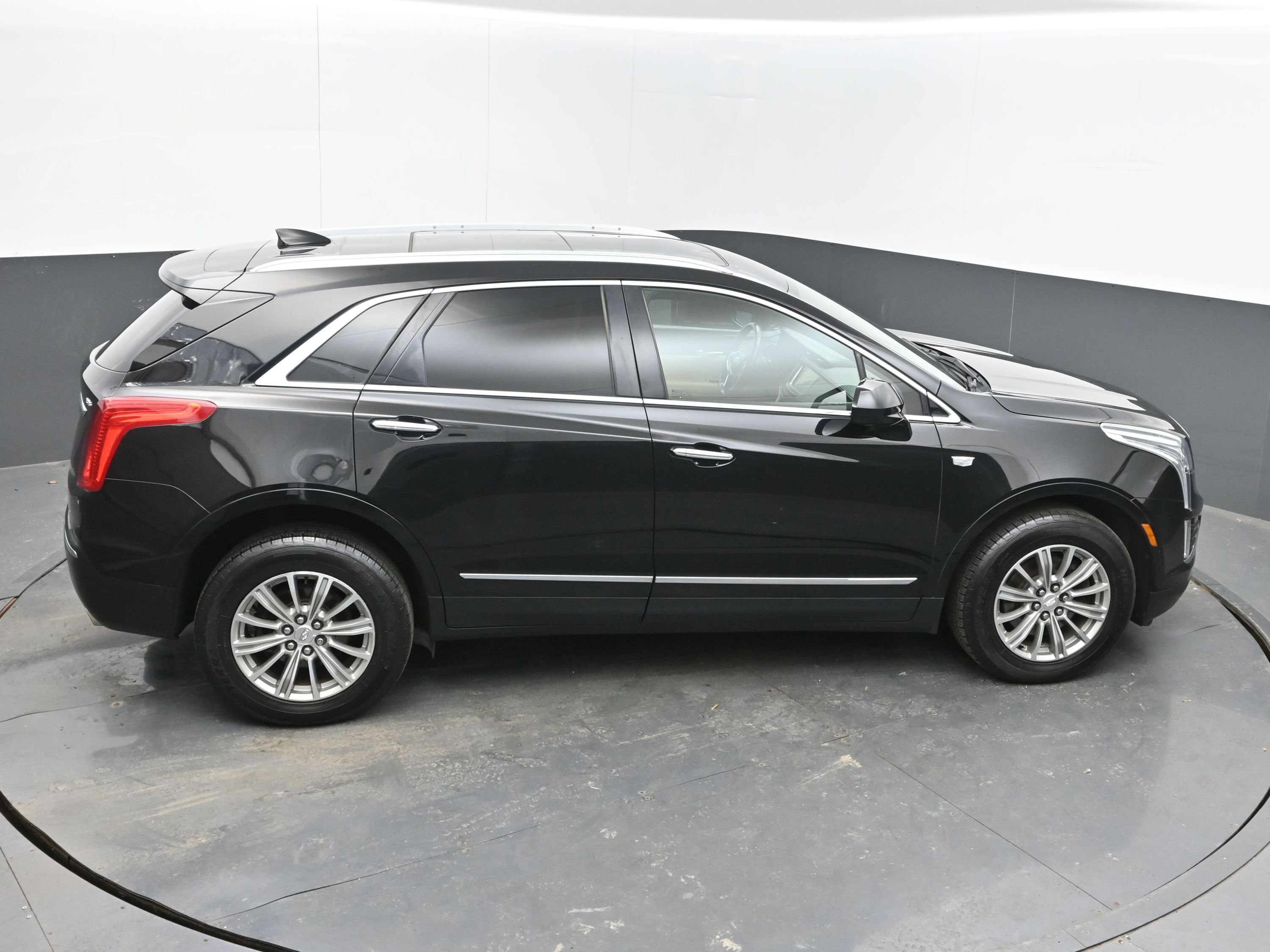 Used 2018 Cadillac XT5 Luxury w/ Driver Awareness Package image 36