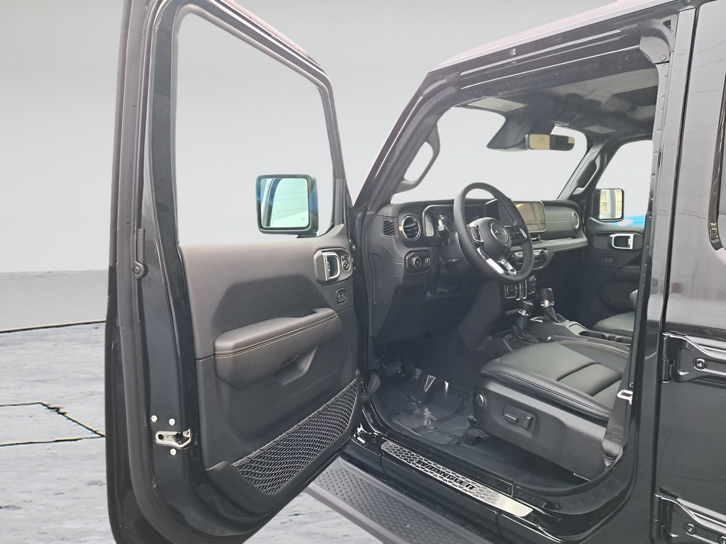 New 2026 Jeep Wrangler Unlimited Sahara AWD/4WD image 9