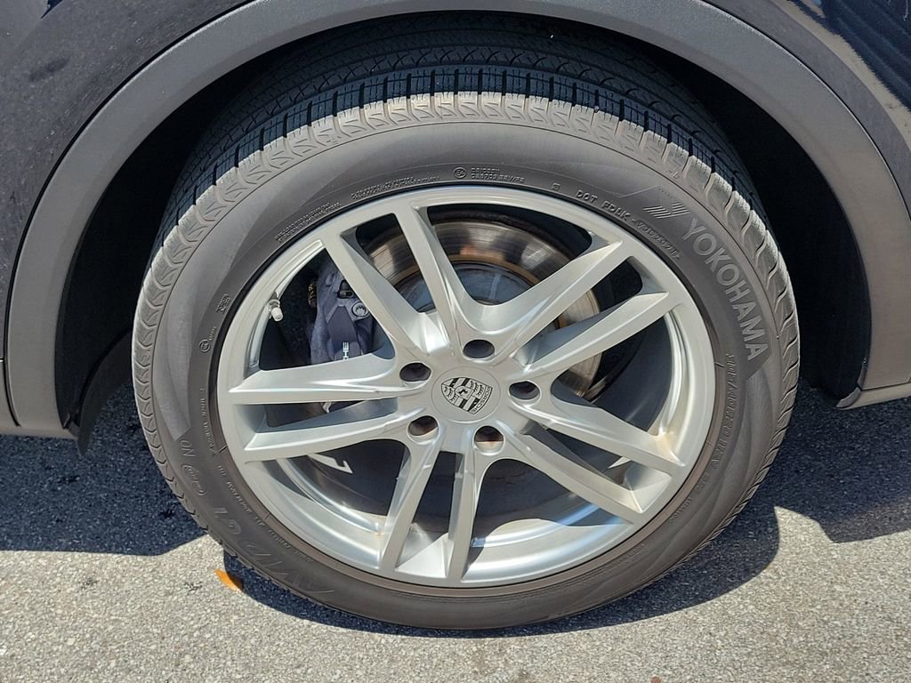 Certified 2022 Porsche Cayenne image 11