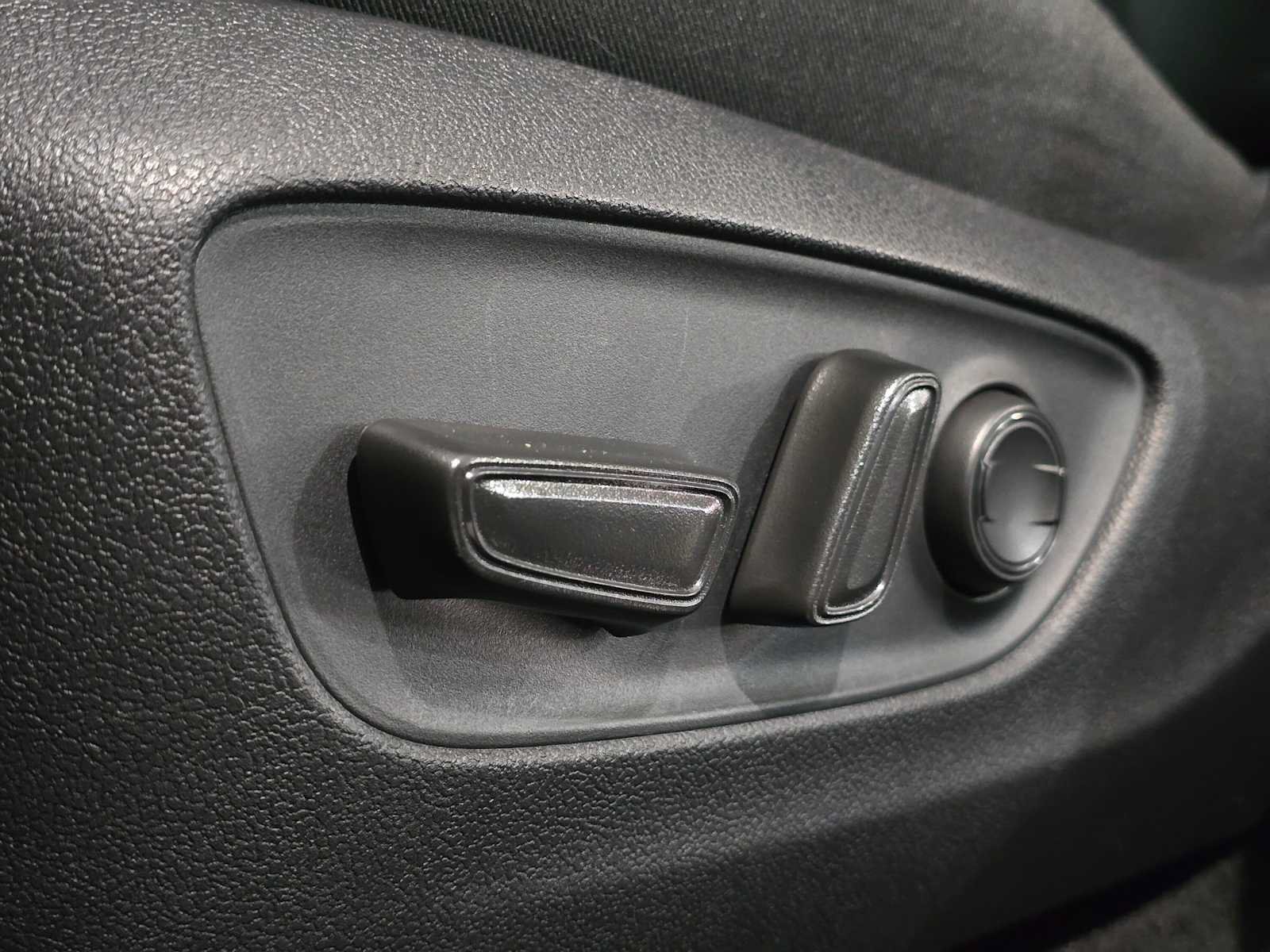 Used 2025 Toyota RAV4 XLE AWD/4WD image 25
