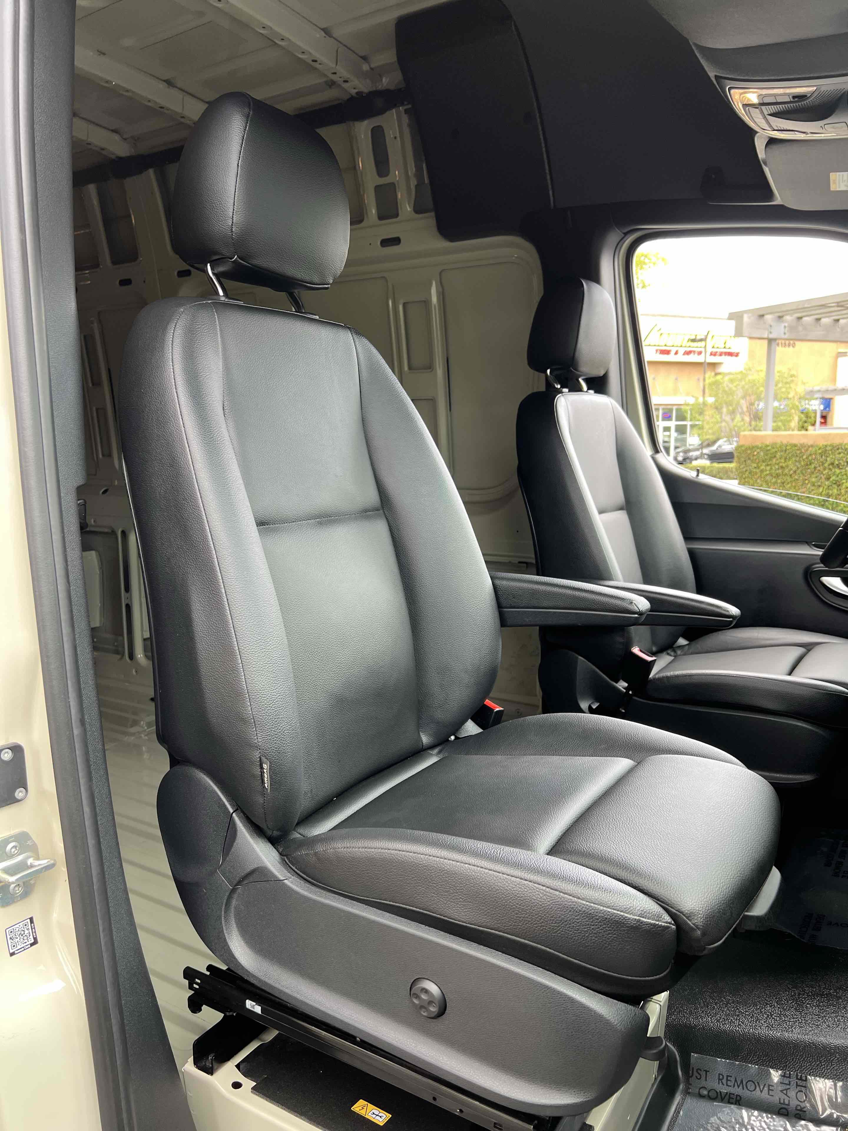 Used 2025 Mercedes-Benz Sprinter 2500 image 33