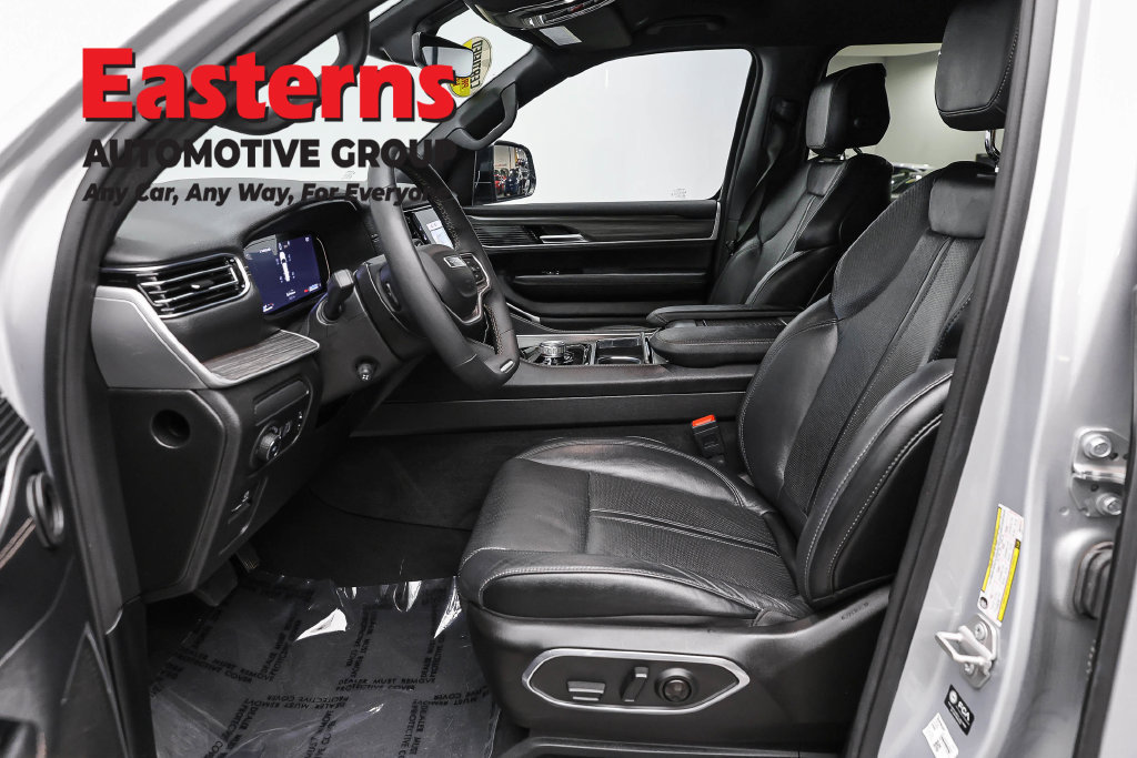 Used 2024 Jeep Wagoneer L Series II w/ Flexible Seating Group AWD/4WD image 16
