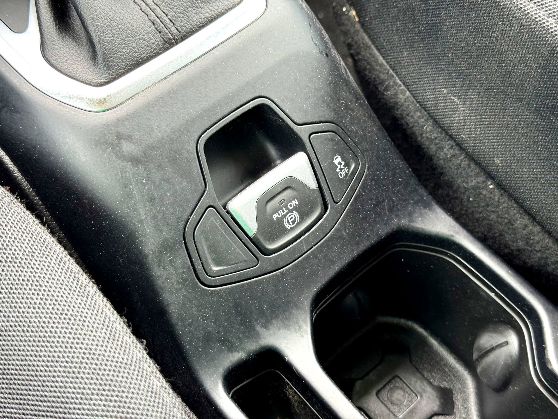 Used 2020 Jeep Renegade Latitude FWD image 23